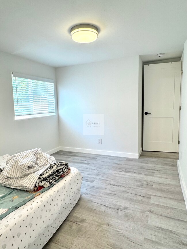 Building Photo - Updated 2 Bed, 1 Bath | South Beacon Hill | Private Patio + Parking