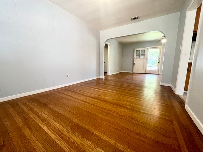 Building Photo - Charming 3 bedroom 2 bath home in Sacramento!