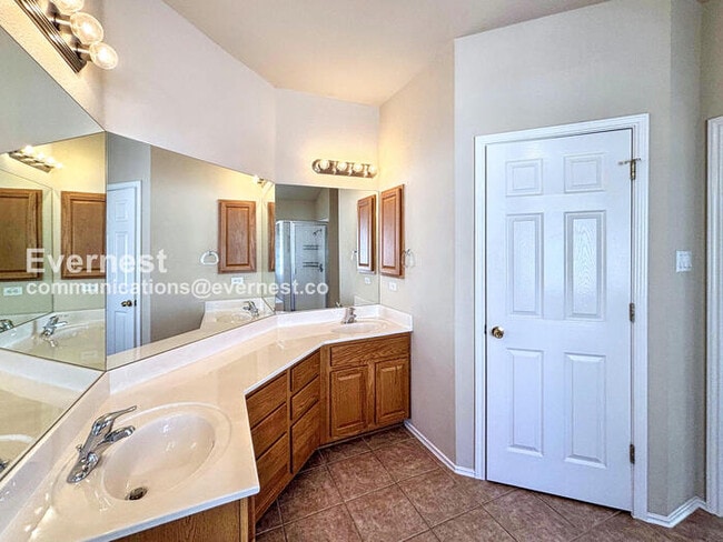 Building Photo - 3505 Fitzroy Ave