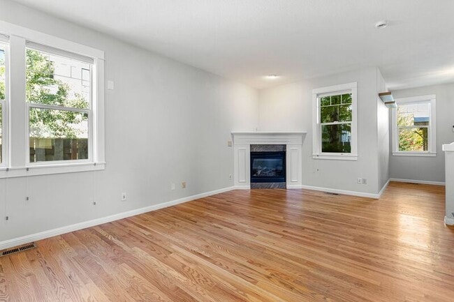Building Photo - 2529 SE 32nd Ave