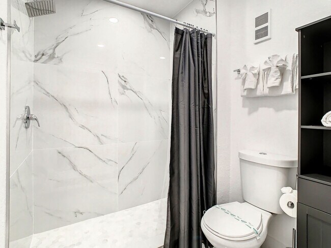 Building Photo - Westpointe Boulevard, Orlando, FL 32835 - 2 BR 2 BA condo