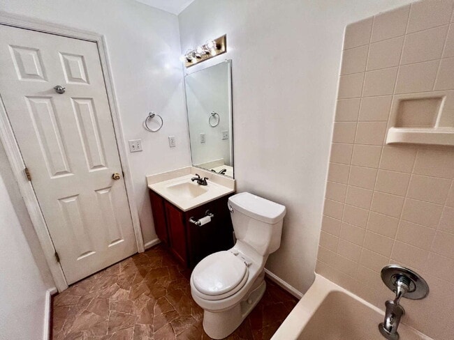 Building Photo - OPEN HOUSE SUNDAY THE 21ST 1PM-3PM! Move-In Special: Receive $1,300 off your first full month’s r...