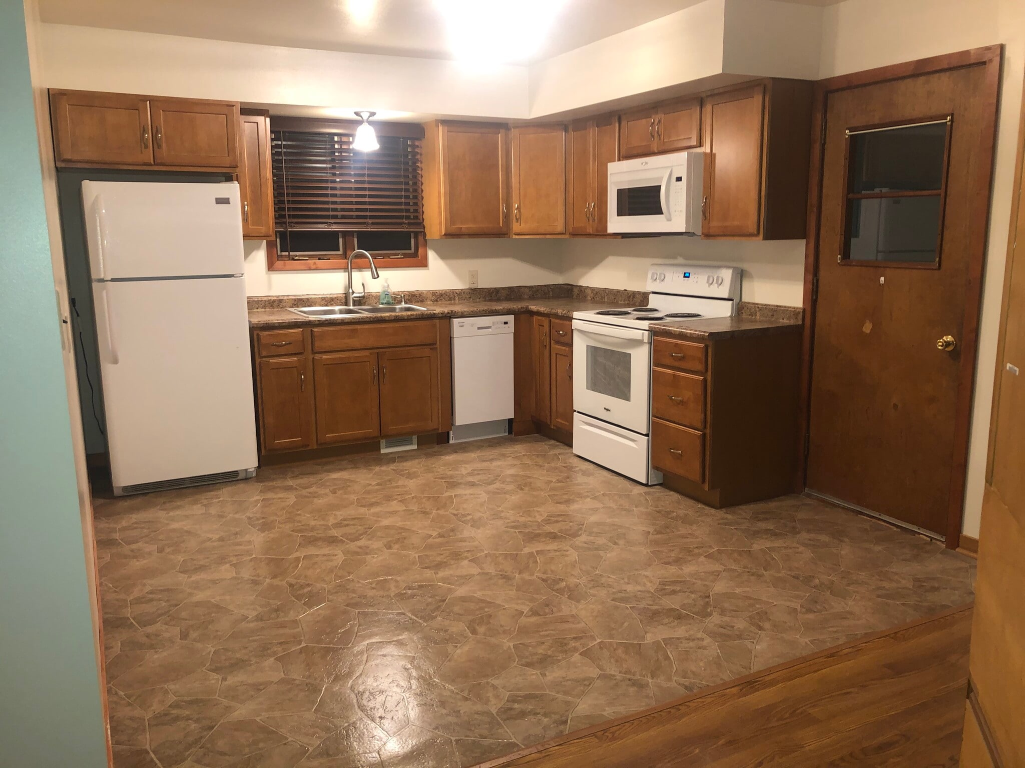 layout of kitchen only opposite - 2305 Radtke Ave