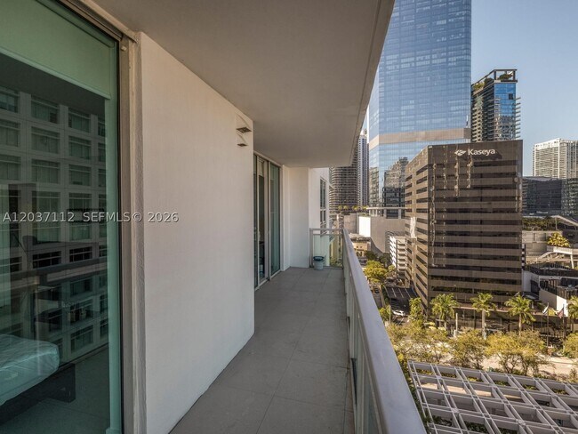 Building Photo - 950 Brickell Bay Dr