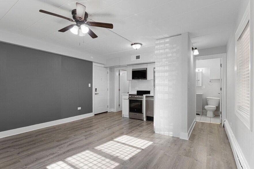 Building Photo - 6023 N Kenmore Ave