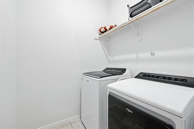 Building Photo - 221 Gardenia Dr