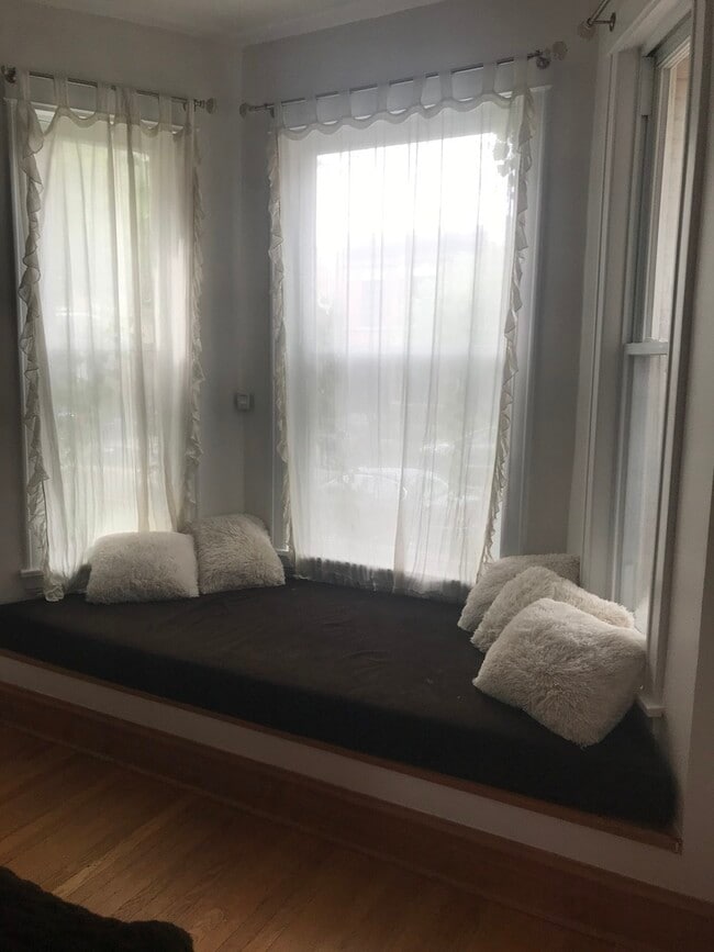 Building Photo - 2113 W Walton St