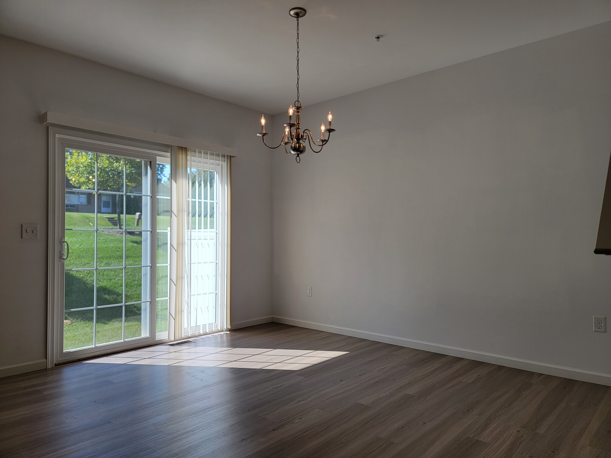 Building Photo - 10 Glenbrook Ct