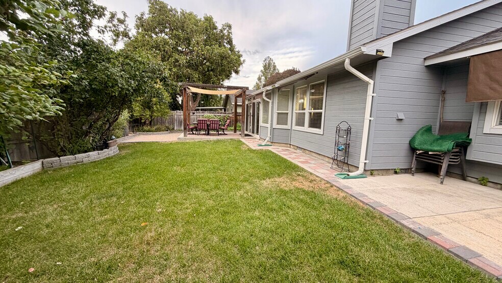 Building Photo - 4233 S Trailridge Ave