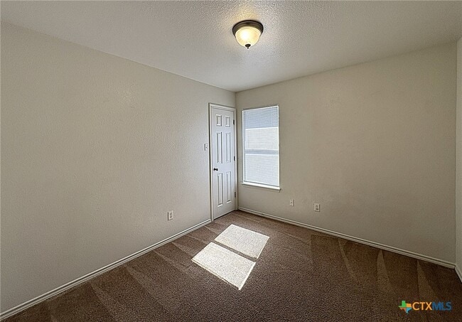 Building Photo - 2706 Ashley Dr