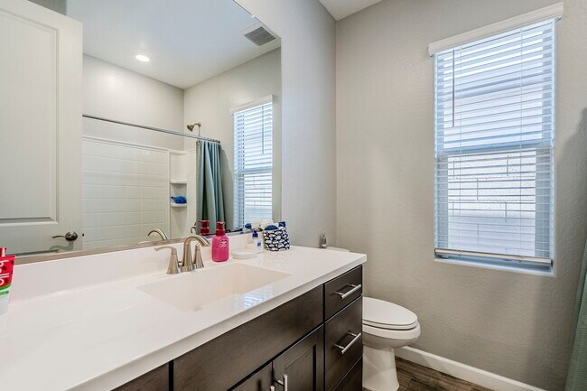 Building Photo - 9935 E Thornbush Ave