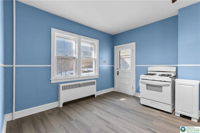 Building Photo - 746 N Washington St