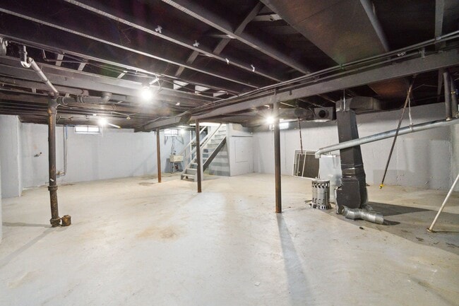 Building Photo - 3 Bedroom 1 Bath $1200