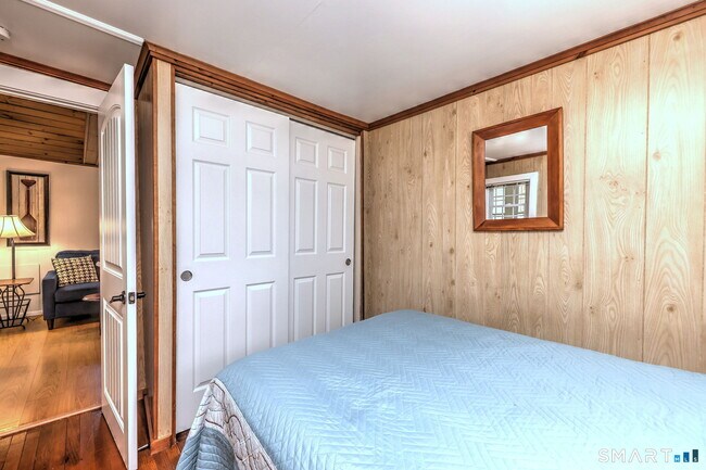 Building Photo - 10 Old Pinewood Trail