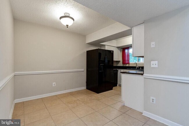 Building Photo - 9260 Niki Pl