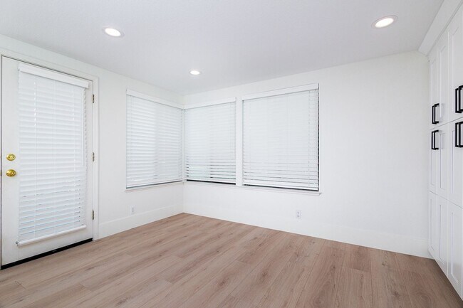 Building Photo - 11859 S Carson Way