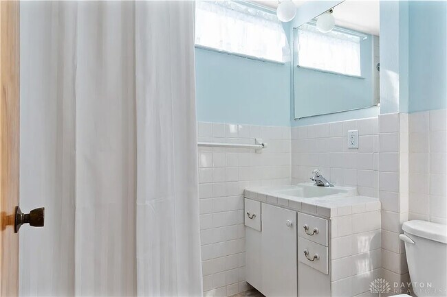 Building Photo - 4500 Acreview Ln