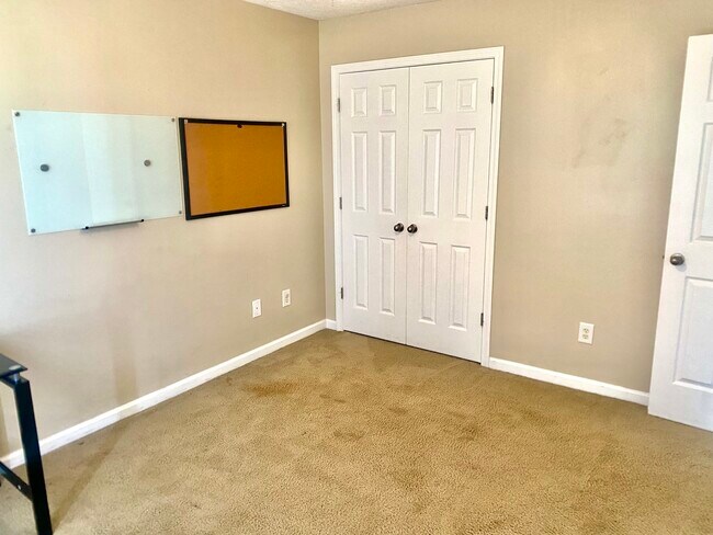 Building Photo - 264 Huntington Dr
