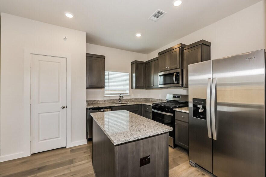 Building Photo - 309 Julian Davis Dr