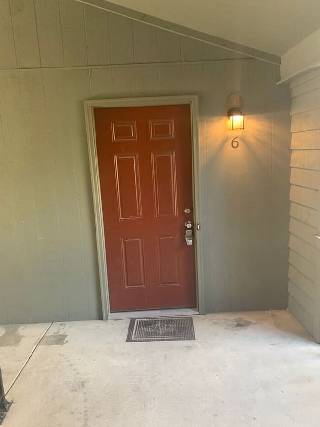 Building Photo - 1820-6 Tryon Drive