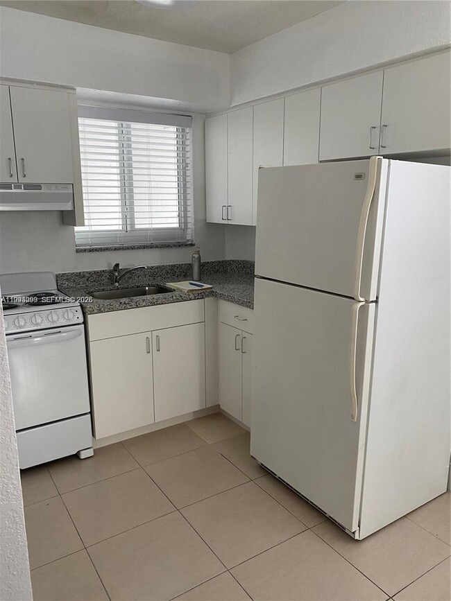 Building Photo - 35 SW 21st Ave