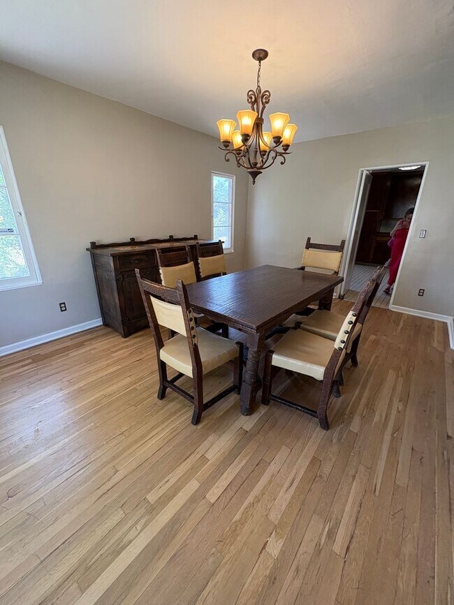 Building Photo - Charming Spanish Colonial house with huge ...