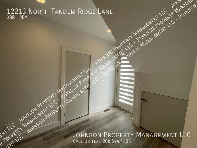 Building Photo - 12213 N Tandem Ridge Ln