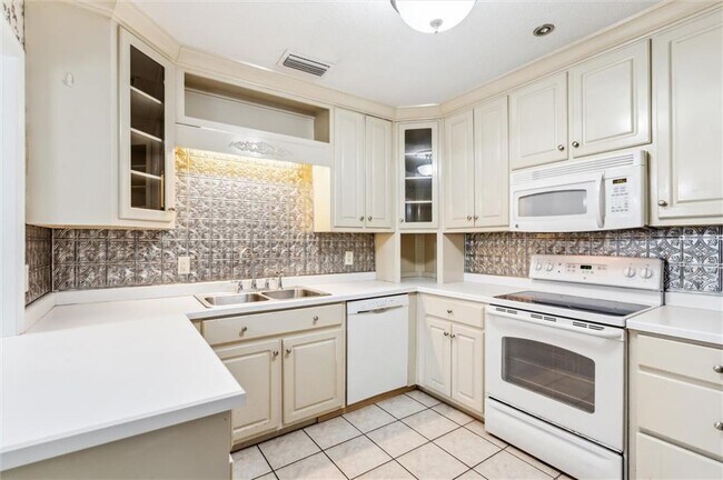 Building Photo - 315 Azalea Cir W
