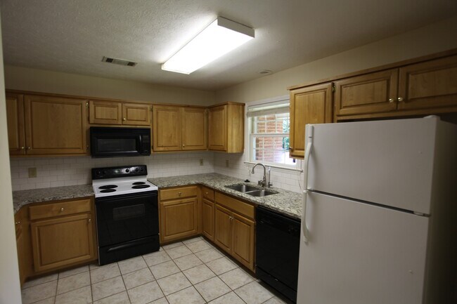 Building Photo - Cornerstone Condo Available Fall!