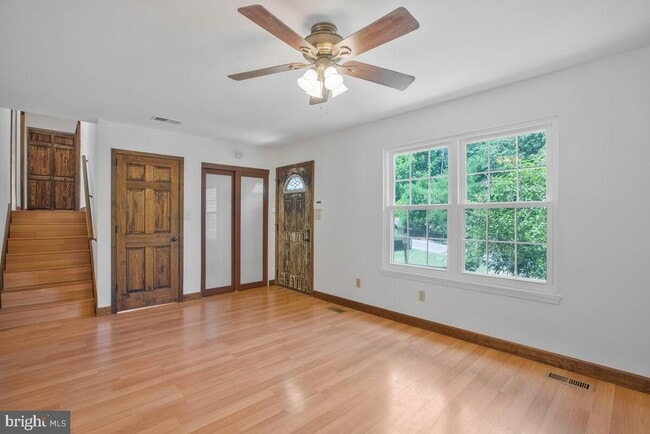 Building Photo - 6327 Joslyn Pl