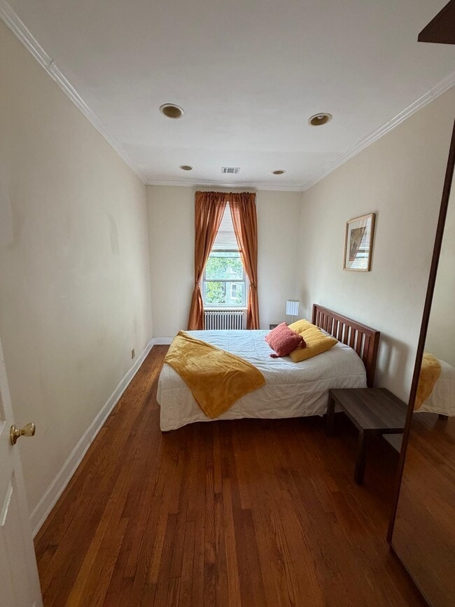 Building Photo - 110 Hauxhurst Ave