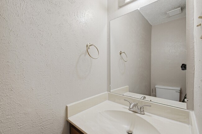 Building Photo - 14800 Enterprise Dr