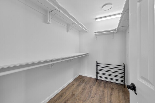 Building Photo - 531 Esplanade