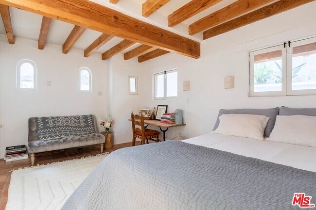 Building Photo - 3539 Canon Dr