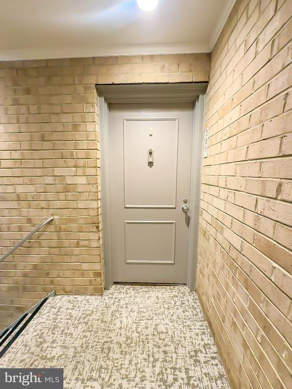 Building Photo - 6 Monroe St