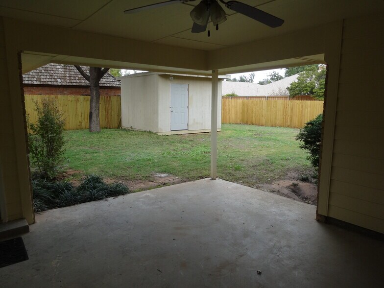 Back Patio - 4406 Parkhurst Dr