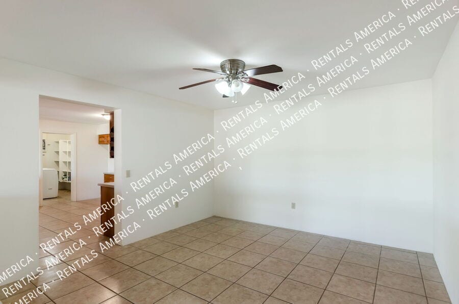 Building Photo - 3951 W Irvington Rd