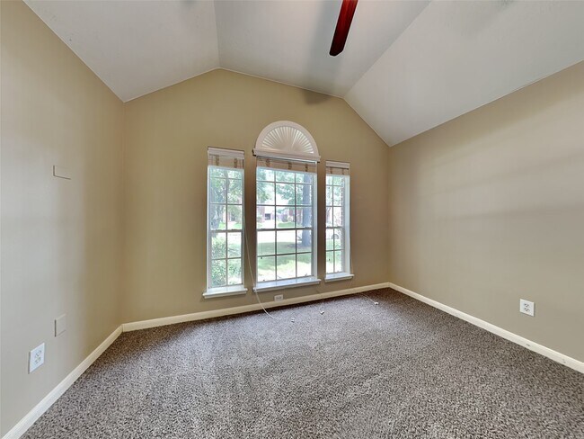 Building Photo - 6019 Skyhaven Ln