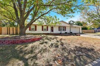 Building Photo - Great 3 bedroom 1 bathroom house that is a...