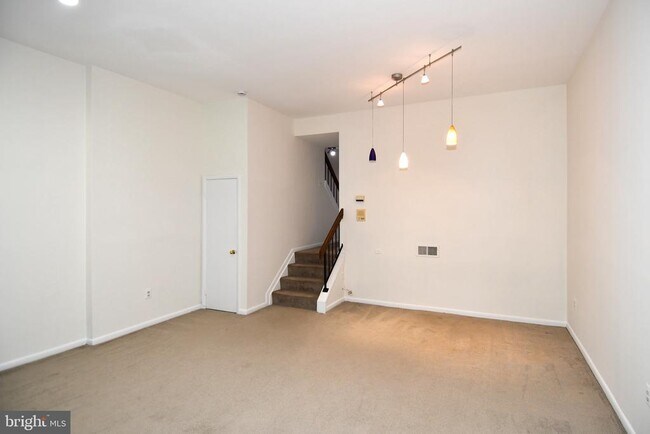 Building Photo - 5175 King Charles Way