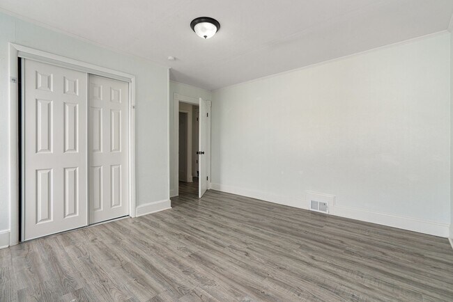 Building Photo - Unbeatable 4 Bedroom home in Greensburg available July 1!