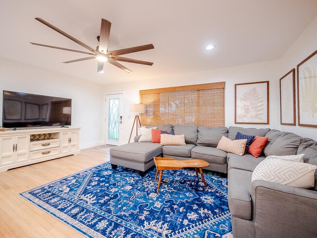 Building Photo - 418 N Palmway