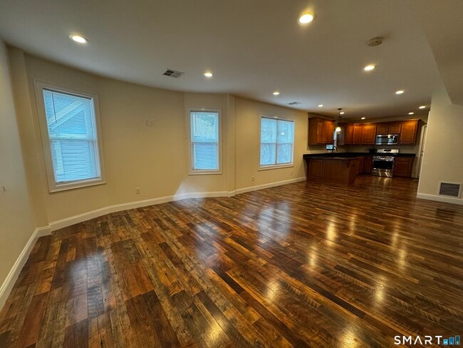 Building Photo - 25 Lester Ave