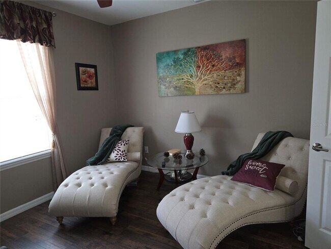 Building Photo - 7436 Mikasa Dr