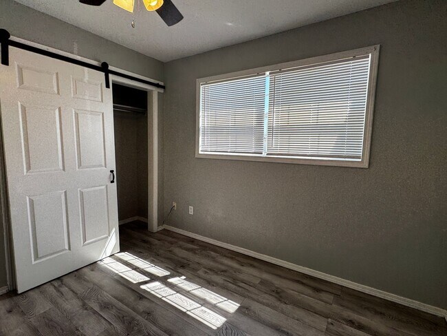 Building Photo - 3417 SW Crestview- Available now!