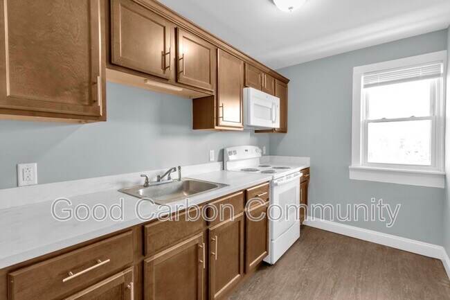 Building Photo - 618 Elmwood Ave