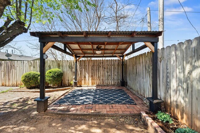 Building Photo - Updated Edmond 3BR Home – Walk to Orvis Risner Elementary – Easy OKC Commute