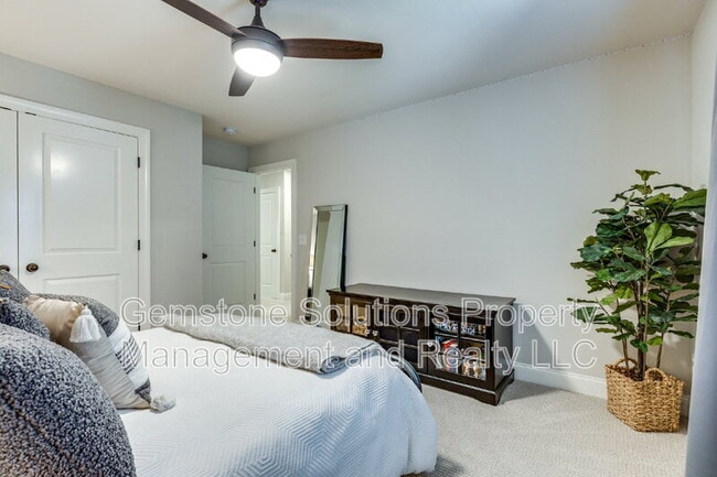 Building Photo - 1050 Nolencrest Dr