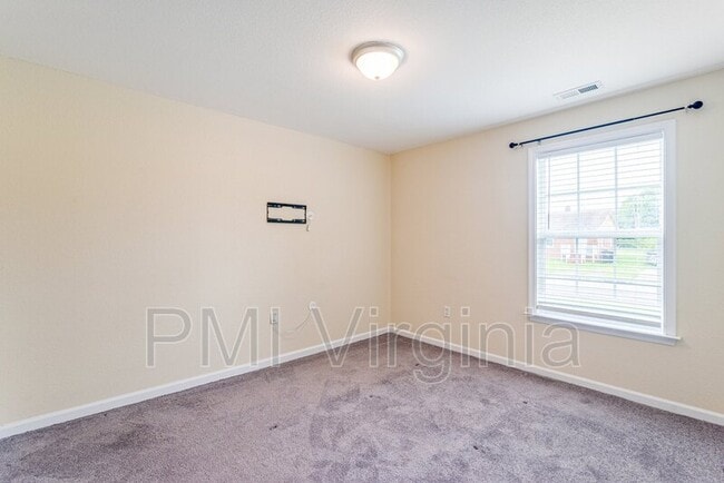 Building Photo - 68 Carver Cir