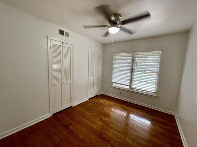 Building Photo - 1205 College Oaks Dr